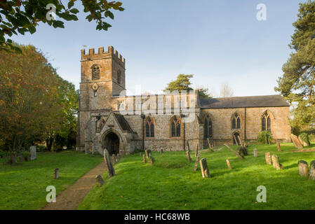 La Chiesa di San Pietro e San Paolo nel villaggio di Chacombe, Northamptonshire, Regno Unito Foto Stock