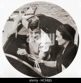 Il re Edoardo VIII e la sua futura moglie la signora Simpson su un' escursione a terra durante la loro crociera mediterraneo del 1936. Edward VIII, 1894 - 1972. Re del Regno Unito e i domini dell'impero britannico, e l'imperatore di India, dal 20 gennaio 1936 fino alla sua abdicazione il 11 dicembre dello stesso anno. Wallis Simpson, in seguito duchessa di Windsor, nato Bessie Wallis Warfield, 1896 - 1986. American socialite. Foto Stock