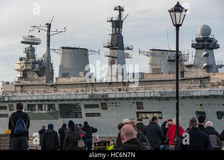 Ultimo addio alla illustre a Portsmouth, nel Regno Unito il 7 dicembre 2016. Foto Stock