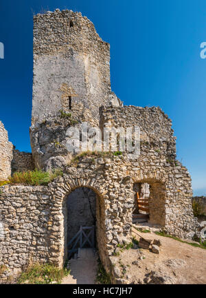 Rovine del Castello di Lietava (Lietavsky hrad), xiii secolo, nei pressi di Zilina, Slovacchia Foto Stock