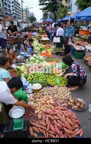 China town locale mercato fresco di Yangon Foto Stock