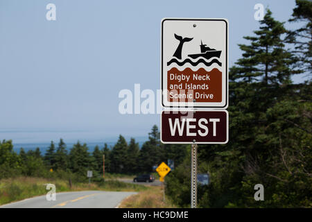 Un segno per Digby il collo e la Scenic Drive in Nova Scotia, Canada. La zona è conosciuta per il whale watching. Foto Stock