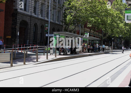 Swanson Street fermata del tram in Melbourne Victoria Australia Foto Stock