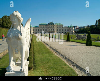 La sfinge di fronte al Palazzo del Belvedere, Vienna, Austria, Europa Foto Stock