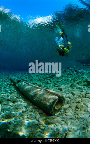Scuba Diver al Gruener vedere il lago in Stiria, Austria, Europa Foto Stock