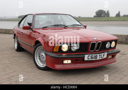 Red BMW M635 auto sulla banchina Foto Stock