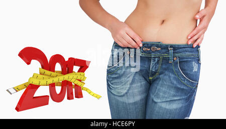 Immagine composita della sezione mediana di slim donna in jeans Foto Stock
