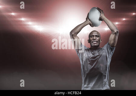 Immagine composita di determinata sportsman gettando rugby sfera 3D Foto Stock