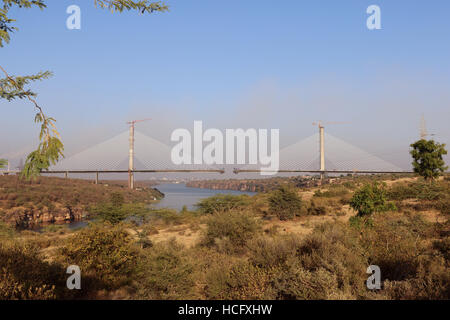 Il ponte sospeso sopra il fiume chamble, Kota Foto Stock