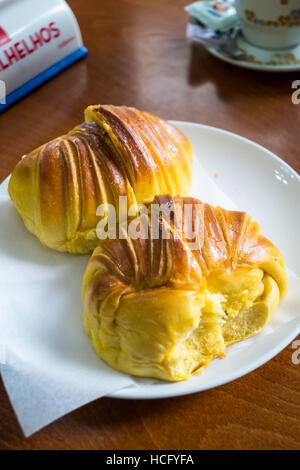 Croassa, doce de ovo, croissant portoghese da Porto, Portogallo Foto Stock