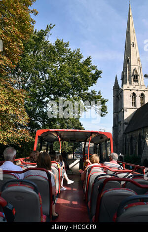 Open Top Bus Tour intorno a Cambridge Foto Stock