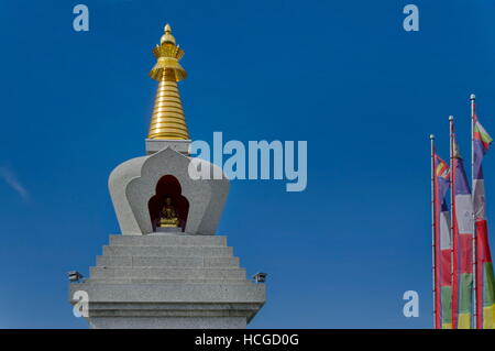 Vista ingrandita della stupa buddisti Sofia nel centro di ritiri Plana - Diamondway Buddismo Bulgaria vicino dal Vitosha, Rila, Pirin Foto Stock