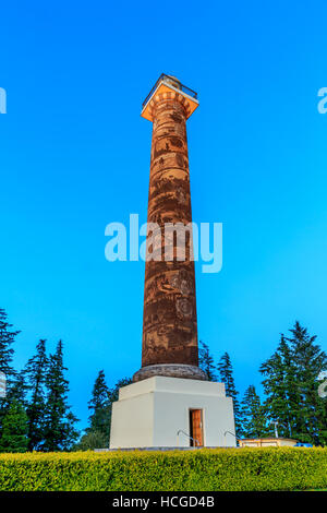 L'Astoria colonna è una torre che domina la foce del fiume Columbia sulla collina Coxcomb nella città di Astoria. Foto Stock