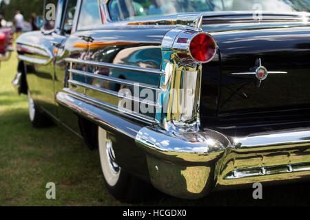 1958 Oldsmobile Dynamic 88 auto e luce di coda sul parafango cromato. Classic American car Foto Stock