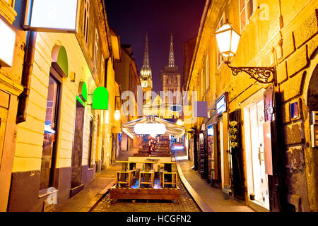Zagabria street llght vista serale nel tempo di Natale, capitale della Croazia Foto Stock