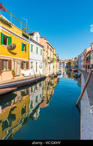 Venezia (Italia) - Burano, la città di mille colori, un'isola incantata nel cuore della laguna di Venezia Foto Stock