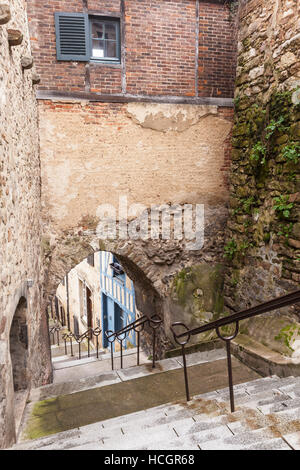 Una scala di pietra nella città vecchia di Le Mans, in Francia. Foto Stock