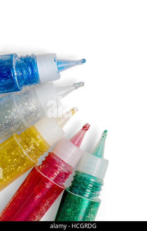 Set di glitter colorati tubi di colla. Isolato su bianco con tracciato di ritaglio Foto Stock