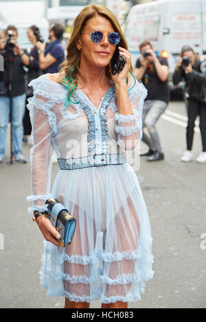 Anna Dello Russo prima di Max Mara Fashion show, la Settimana della Moda Milanese street style il 22 settembre 2016 a Milano. Foto Stock