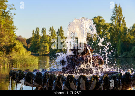 Fontana al giardino italiano in Hyde Park, Regno Unito Foto Stock