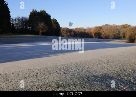 La brina sul fairway e green Foto Stock