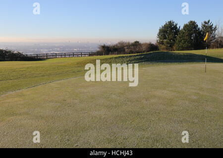 La brina sul fairway e green Foto Stock