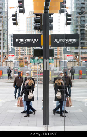 Seattle, Washington DC, Stati Uniti d'America. 8 dicembre, 2016. Amazon Go è aperta ai dipendenti in Amazzonia urbani del Campus. Attualmente nella sua versione Beta del programma, l'high tech convenience store sarà aperto al pubblico nei primi mesi del 2017. Credito: Paolo Gordon/Alamy Live News Foto Stock