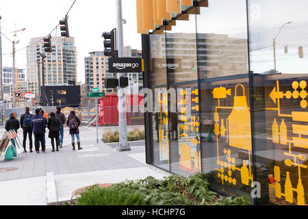 Seattle, Washington DC, Stati Uniti d'America. 8 dicembre, 2016. Amazon Go è aperta ai dipendenti in Amazzonia urbani del Campus. Attualmente nella sua versione Beta del programma, l'high tech convenience store sarà aperto al pubblico nei primi mesi del 2017. Credito: Paolo Gordon/Alamy Live News Foto Stock