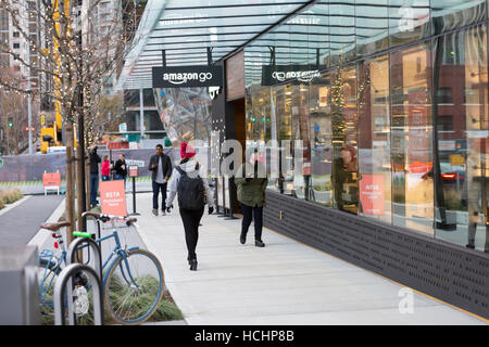 Seattle, Washington DC, Stati Uniti d'America. 8 dicembre, 2016. Amazon Go è aperta ai dipendenti in Amazzonia urbani del Campus. Attualmente nella sua versione Beta del programma, l'high tech convenience store sarà aperto al pubblico nei primi mesi del 2017. Credito: Paolo Gordon/Alamy Live News Foto Stock