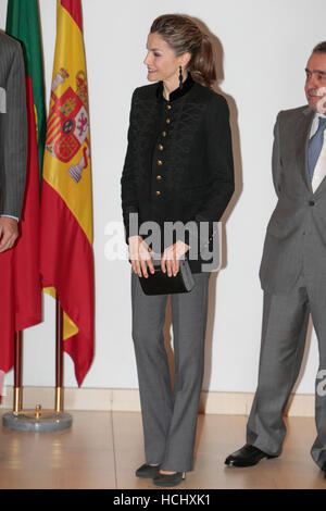 Regina Letizia partecipare alla Fondazione Champalimaud durante la loro visita di stato Portgal, a Lisbona, mercoledì 30 novembre, 2016. Foto Stock