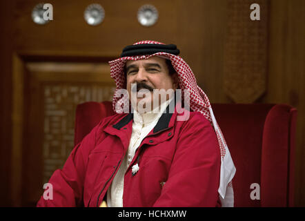 Manama, Bahrain. 09Dec, 2016. Il Re del Bahrein Hamad Bin Isa Al Khalifa al palazzo del re a Manama, Bahrein, 09 dicembre 2016. Il Ministro tedesco della difesa, Ursula von der Leyen è su un periodo di cinque giorni di visita alla regione. Foto: Rainer Jensen/dpa/Alamy Live News Foto Stock