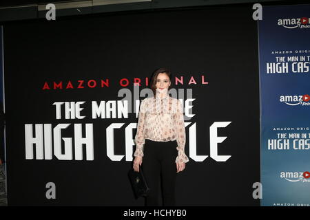 Hollywood, CA, Stati Uniti d'America. L'8 dicembre, 2016. Bella Dayne. ''Man nel castello di Alta'' Stagione 2 Premiere al Pacific Design Center. © F. Sadou/AdMedia/ZUMA filo/Alamy Live News Foto Stock