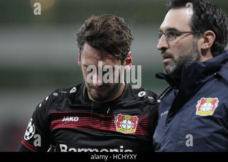 Leverkusen, Germania. 07Th Dec, 2016. Hakan Calhanoglu in azione a la Champions League Gruppo e Bayer Leverkusen vs. come Monaco presso la Baia Arena Leverkusen, Germania Foto Stock