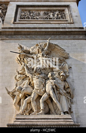 La scultura noto come ''La Marseillaise" (da Francois Rude) presso l'Arc de Triomphe (Arco di Trionfo), Parigi, Francia. Foto Stock