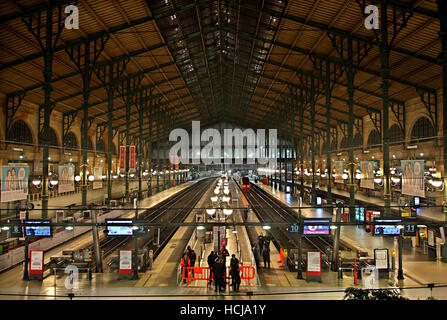 La Gare du Nord è una delle sei grandi terminus stazioni ferroviarie di Parigi, Francia. Situato nel decimo arrondissement. Foto Stock