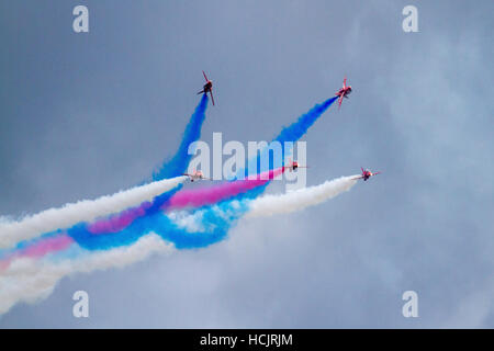 Le frecce rosse display di aviazione a Dunsfold Air Show nel Surrey in Inghilterra nel 2016 Foto Stock