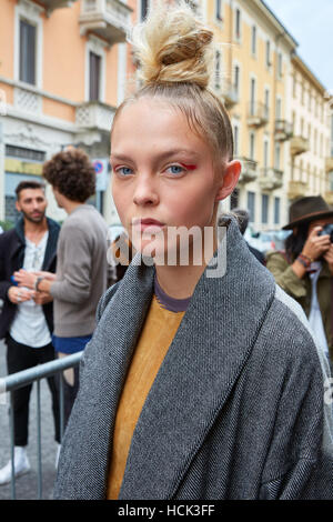 Modello di moda make up dopo Wunderkind fashion show, la Settimana della Moda Milanese street style il 21 settembre 2016 a Milano. Foto Stock