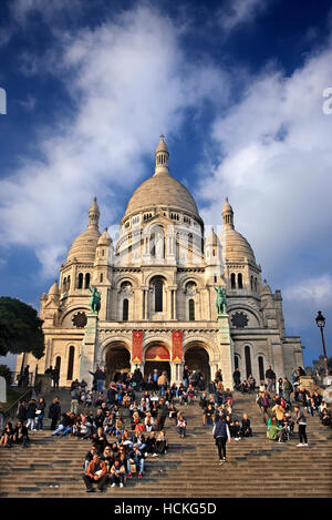 La Basilique du Sacré-Coeur ("Basilica del Sacro Cuore), semplicemente conosciuta come 'incoronato-Coeur, Montmartre, Parigi, Francia Foto Stock