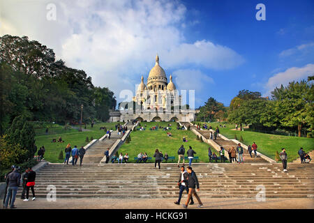 La Basilique du Sacré-Coeur ("Basilica del Sacro Cuore), semplicemente conosciuta come 'incoronato-Coeur, Montmartre, Parigi, Francia Foto Stock