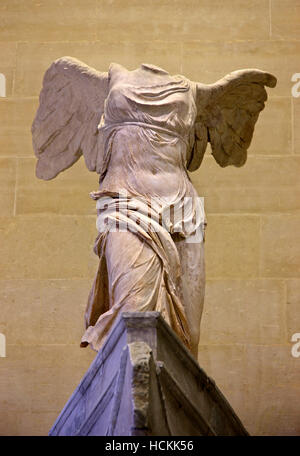 'Vittoria Alata di Samotracia", il del Louvre di Parigi, Foto stock - Alamy