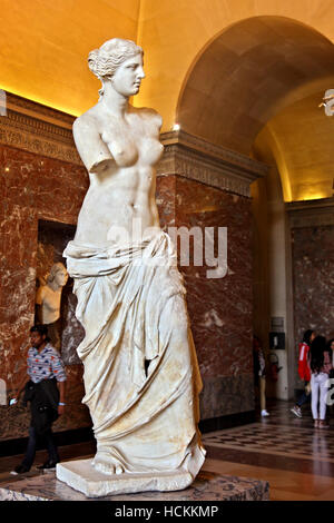 L'Aphrodite di Milos ("Venere di Milo'), al museo del Louvre di Parigi, Francia. Foto Stock