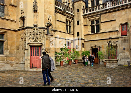 Il cortile del museo medievale (Musée national du Moyen Âge - noto anche come 'Musée de Cluny'), Quartier Latin, Paris, Francia. Foto Stock