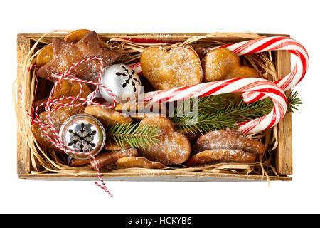 Vintage scatola di legno con decorazioni di Natale. Vista dall'alto. Foto Stock