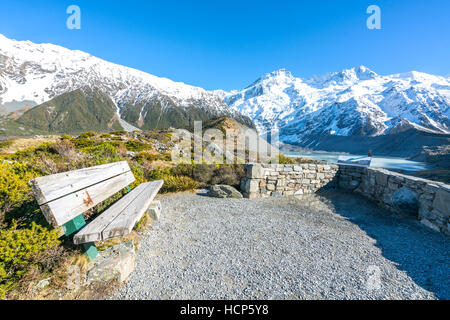 Appoggio la sedia in legno a Mount Cook, Nuova Zelanda Foto Stock