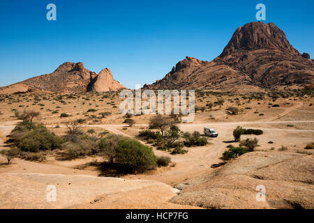 Camper Mobile, RV, Spitzkoppe, Regione di Erongo, Damaraland, Namibia Foto Stock