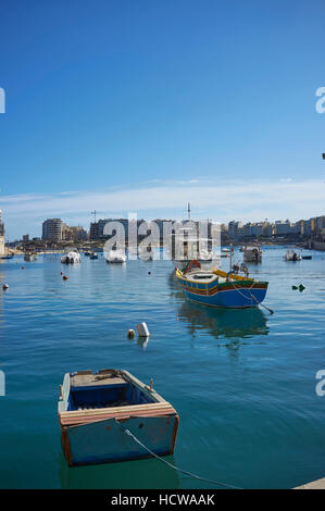 St Julians Harbour, Spinola Bay, Malta Foto Stock
