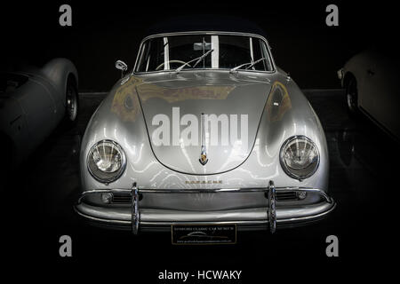 Una Porsche 356 in argento a Gosford Motor Museum, Australia Foto Stock