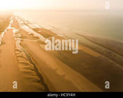 Camber Sands Beach a sunrise, campanatura, nei pressi di segale, East Sussex, Regno Unito Foto Stock