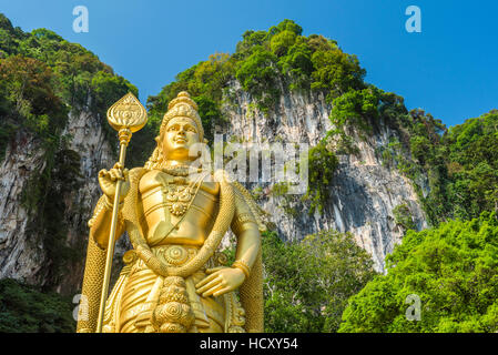 Signore Murugan statua, la più grande statua di una divinità Indù in Malaysia all'ingresso Grotte Batu, Kuala Lumpur, Malesia Foto Stock