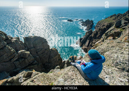 Robusto litorale della Cornovaglia nei pressi del Land di estremità in corrispondenza della parte più occidentale delle Isole Britanniche, Cornwall, Regno Unito Foto Stock